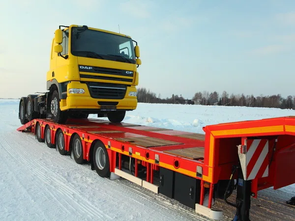 Трал                                                     Bobcat                                                 Scania