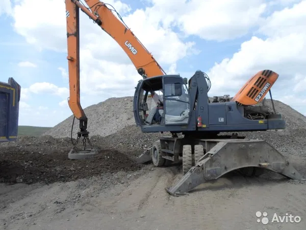 Колесный перегружатель UMG E230WH