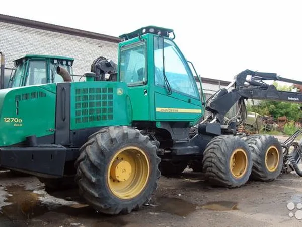 Колесный харвестер John Deere 1270D