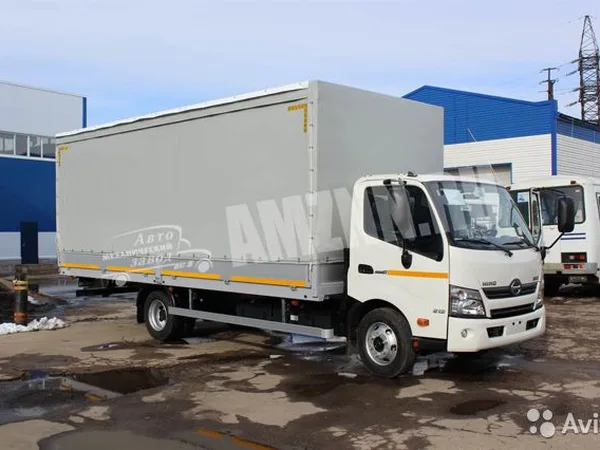 Тентованный автомобиль Hino 300