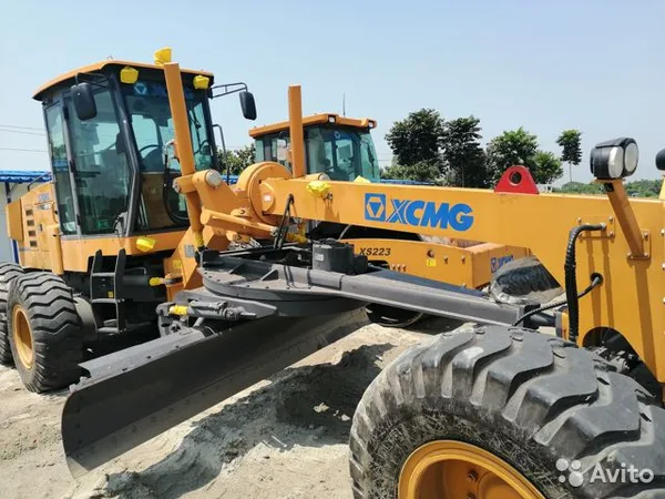Автогрейдер XCMG GR165