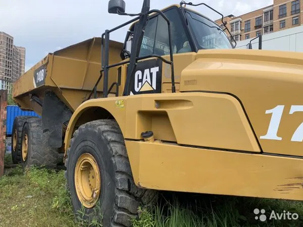 Сочлененный самосвал Caterpillar 740B