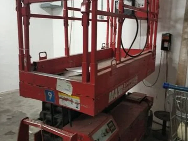 Ножничный подъемник Manitou