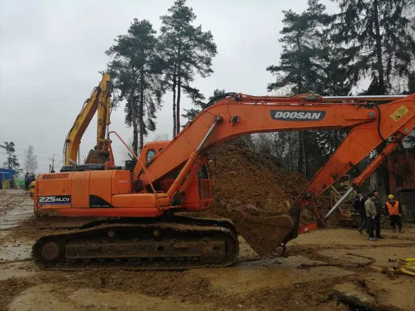 Гусеничный экскаватор Doosan S225NLC-V