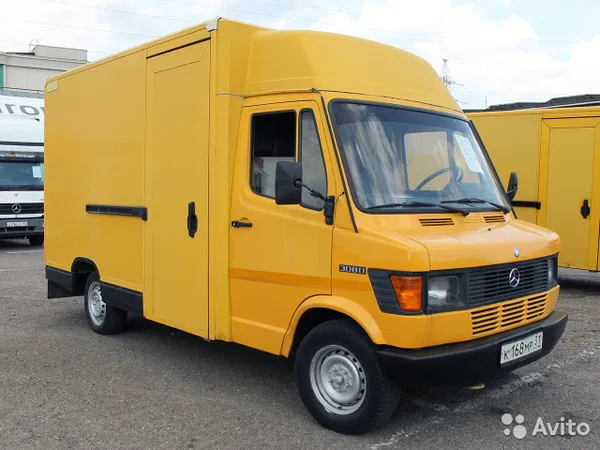 Промтоварный фургон Mercedes-Benz 308D