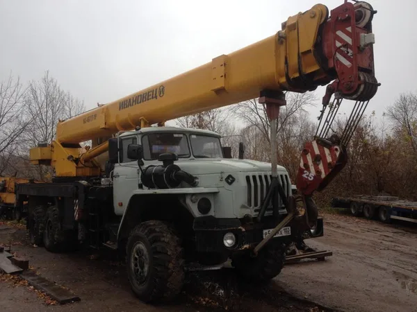 Автокран Ивановец КС-45717-1Р на шасси КамАЗ 65115