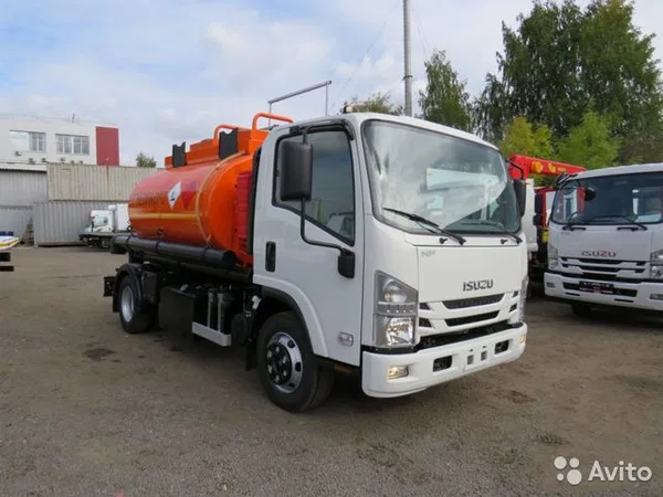 Бензовоз Isuzu NPR 75 АТЗ-4,5