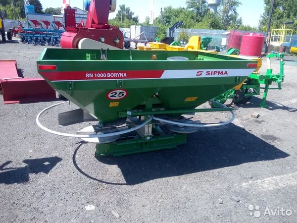 Разбрасыватель удобрений RN 1000 Boryna