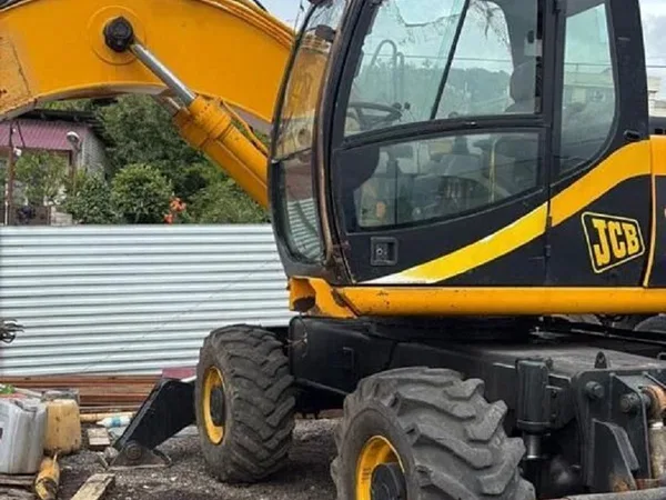 Колёсный экскаватор JCB JS 130W