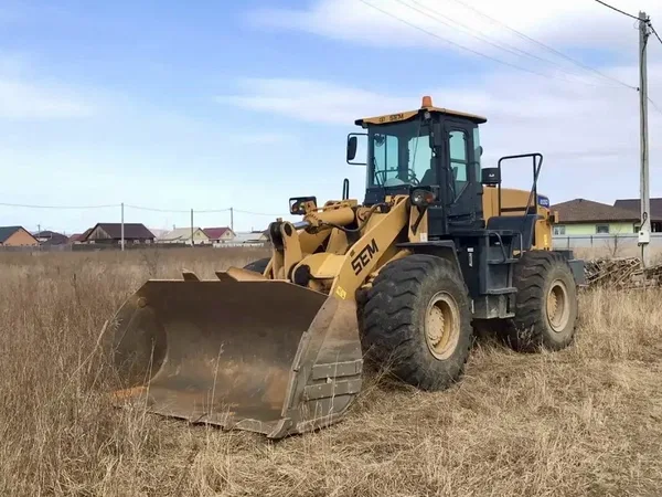 Фронтальный погрузчик SEM 655D