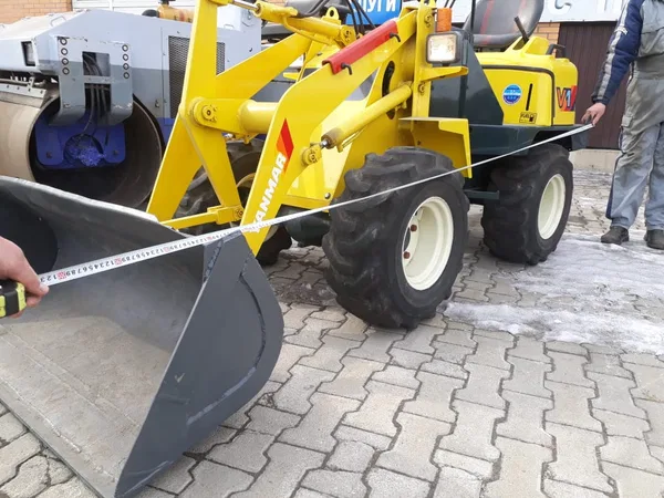 Японский мини-погрузчик YANMAR V-1