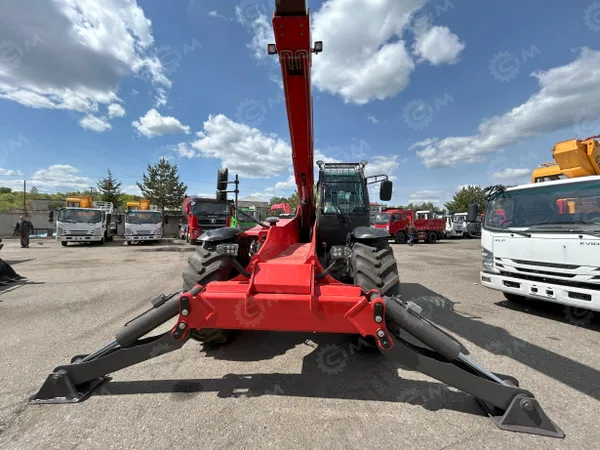 Телескопический погрузчик Yugong TR4018 4WD крабовый ход гп 4 тонны высота 18м с ковшом 2,2м3