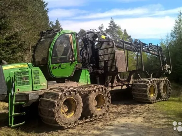 Форвардер John Deere 1510E