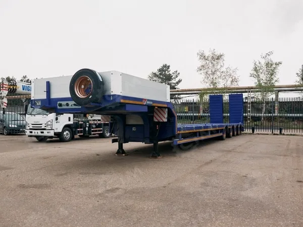 Полуприцеп трал LUXUDA LZC9404TDP 4 оси, пневмоподвеска, ленивая передняя ось, 42,3 тонны, 16.5*2.55 с уширителями до 3м, гидравлические сходни