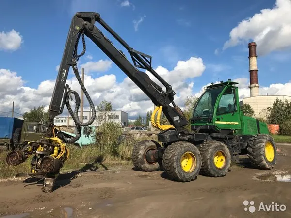 Колесный харвестер John Deere 1270D