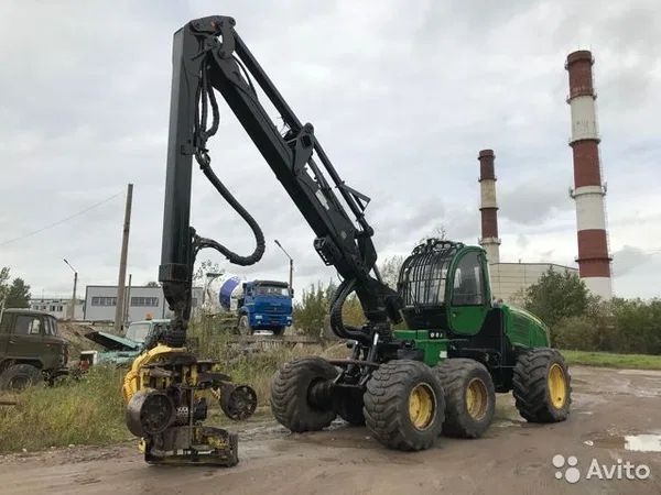 Колесный харвестер John Deere 1270E