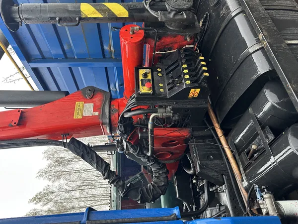 Автомобиль КАМАЗ с КМУ
