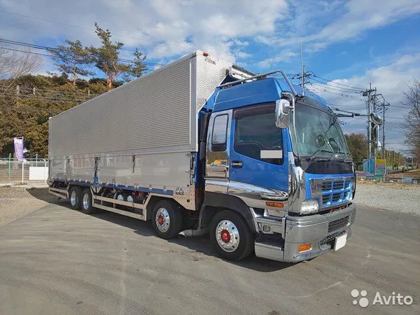 Грузовой фургон Isuzu Giga