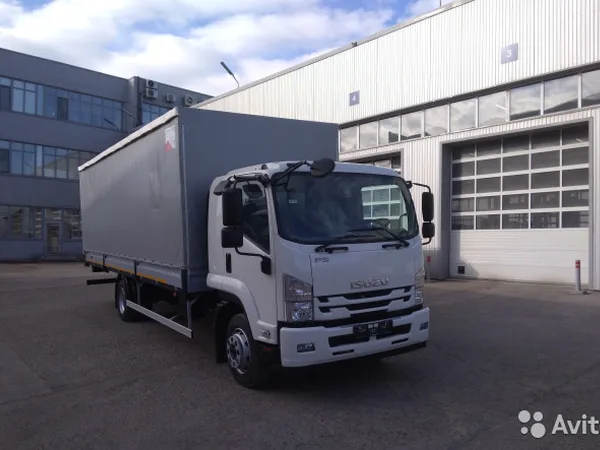 Тентованный автомобиль Isuzu