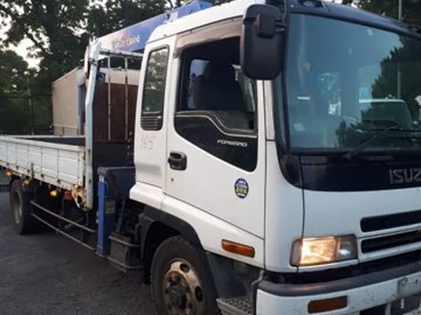 Бортовой грузовик с КМУ ISUZU Forward