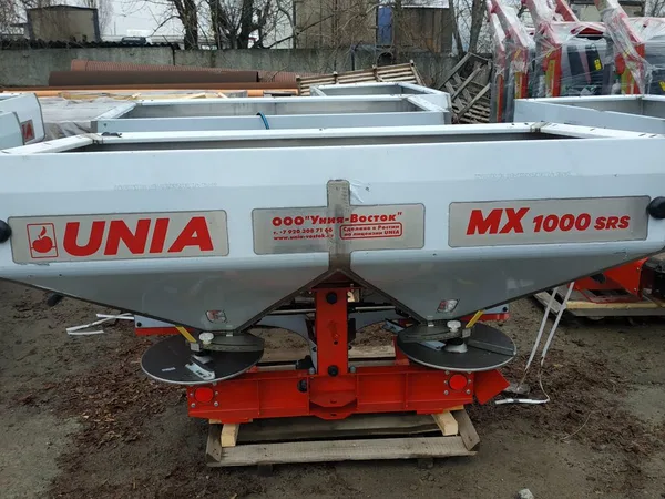 Разбрасыватель удобрений Unia MX 1000 SRS