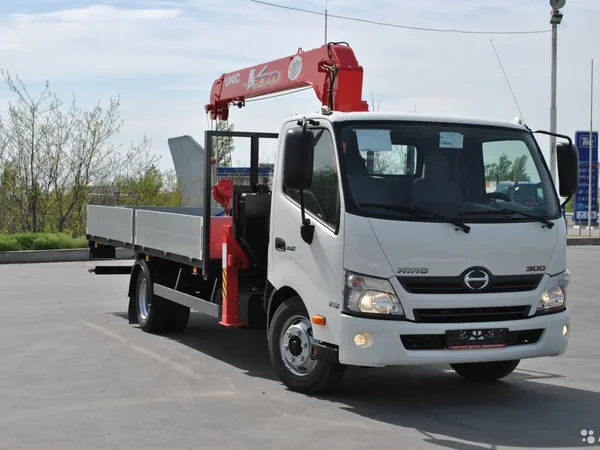 Бортовой грузовик с КМУ HINO 300 (Dutro)