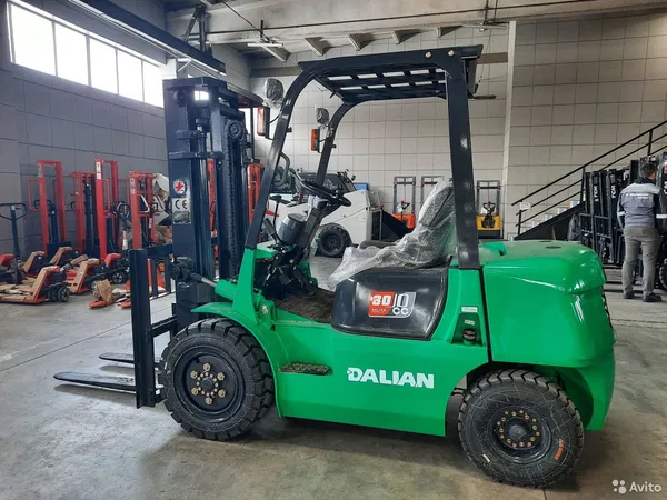 Вилочный погрузчик Dalian CPCD30DB