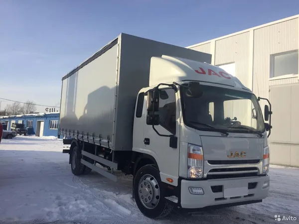 Тентованный автомобиль JAC N80
