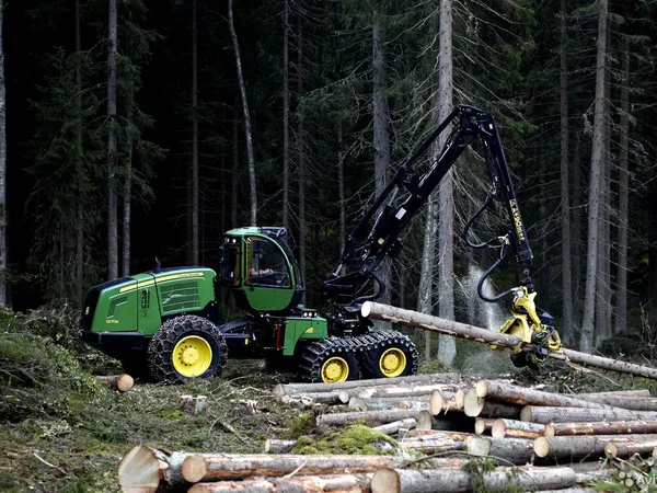 Колесный харвестер John Deere 1270E