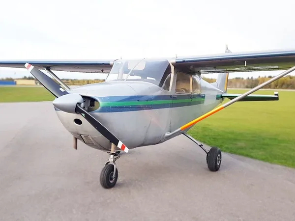 Самолет Cessna 172