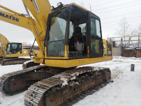 Гусеничный экскаватор Komatsu PC200-8M1