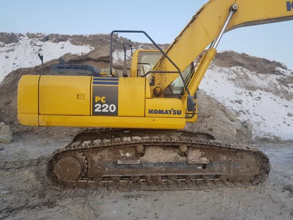 Гусеничный экскаватор Komatsu PC220-8M0