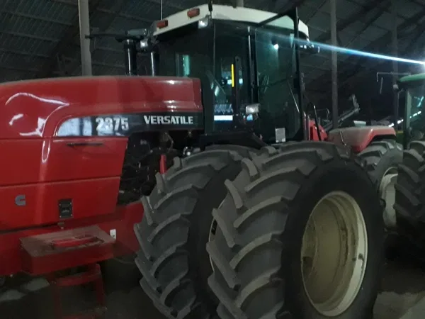 Трактор Buhler Versatile Ростсельмаш Versatile 2375