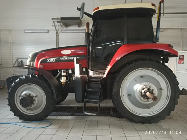 Трактор Versatile Buhler 220