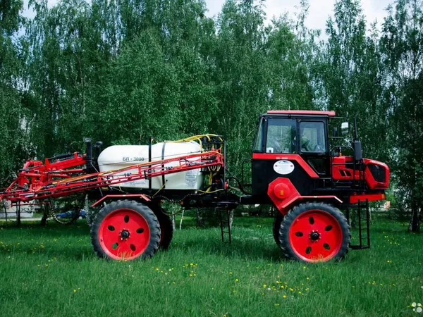 Самоходный опрыскиватель Блюминг Бл-3000