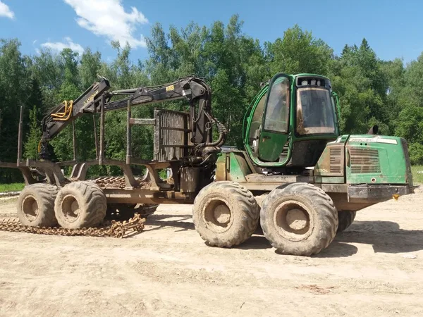 Форвардер John Deere 1510E
