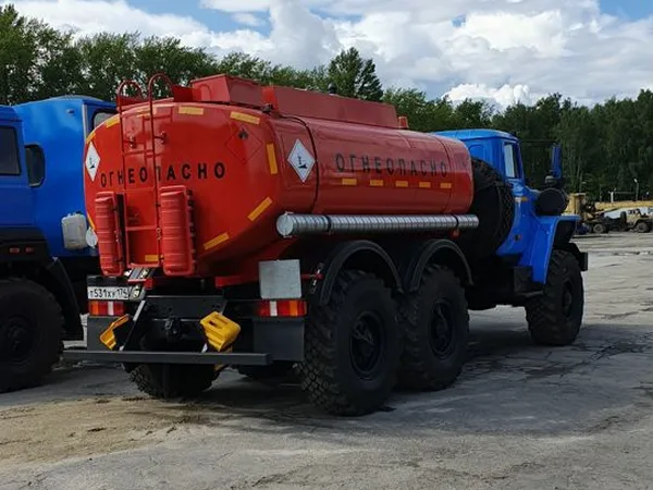 Бензовоз УРАЛ АТЗ-9