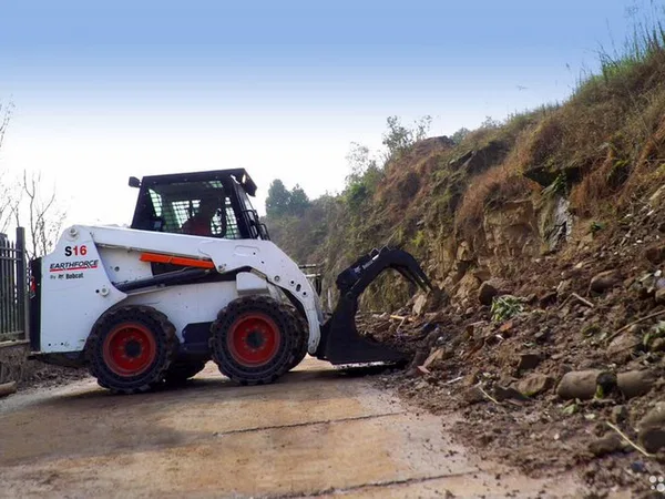 Мини-погрузчик Bobcat Earthfоrсе S16