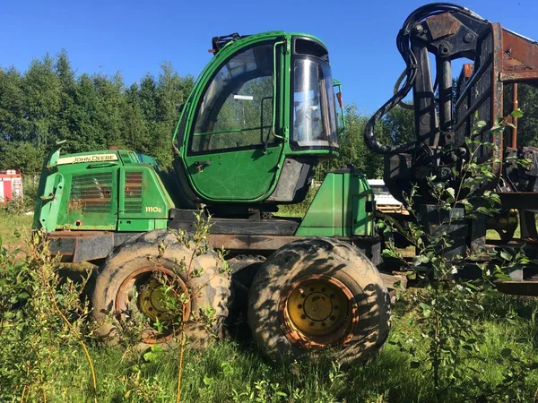 Форвардер John Deere 1110E