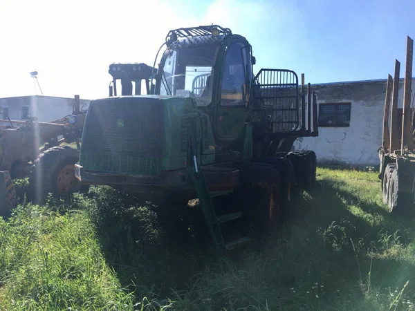 Форвардер John Deere 1510E