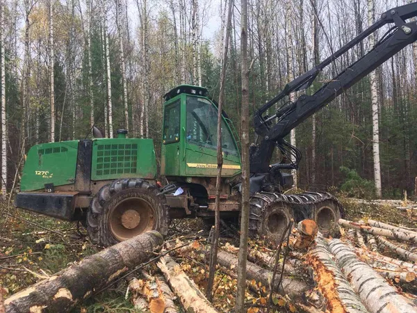 Колесный харвестер John Deere 1270D