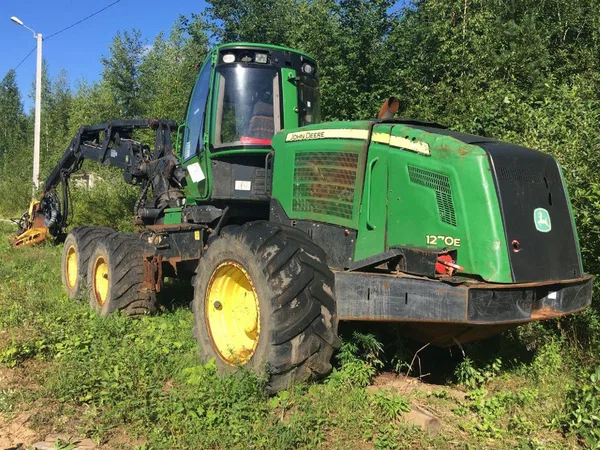 Колесный харвестер John Deere 1270E