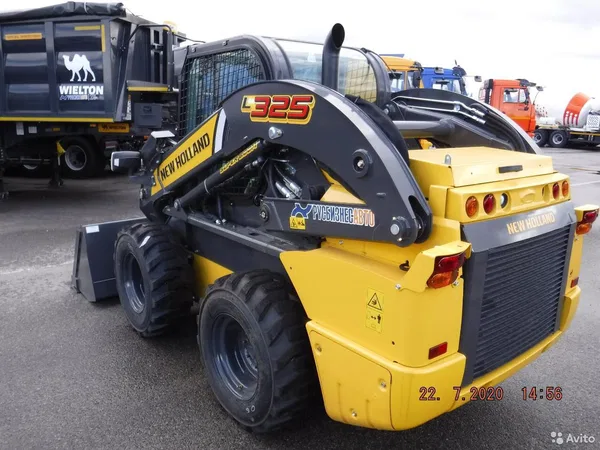 Мини-погрузчик New Holland L325