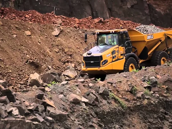 Сочлененный самосвал Bell B30D