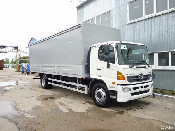 Тентованный грузовик Hino 500