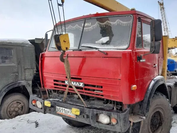 Седельный тягач Камаз 4310 с КМУ