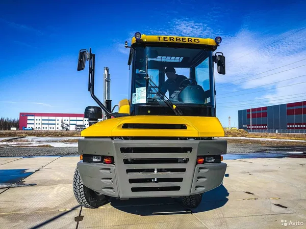 Терминальный тягач Terberg RT223