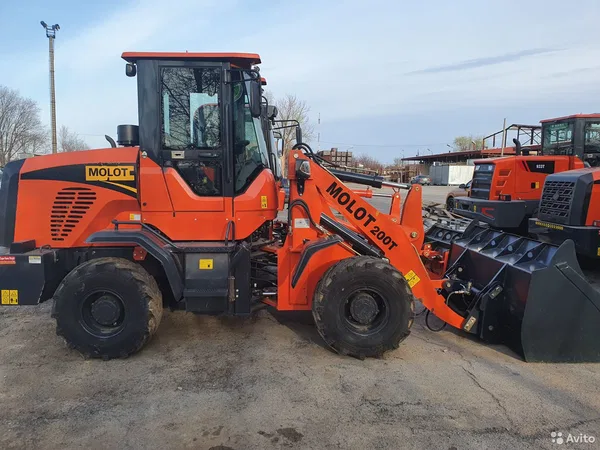 Фронтальный погрузчик Molot 200T