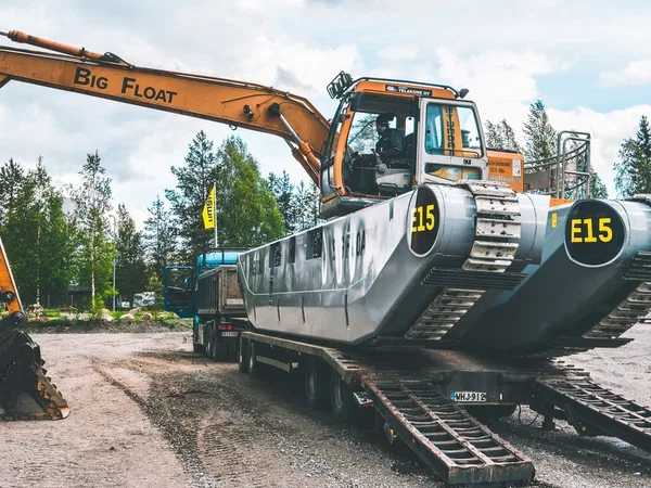 Экскаватор-амфибия Big Float E15