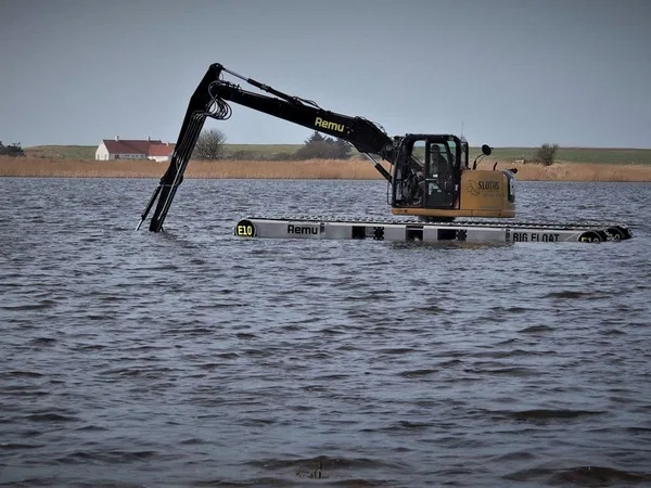 Экскаватор-амфибия Big Float E22
